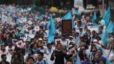 Miles marchan en Ciudad de México en favor de la mujer, la vida y la paz