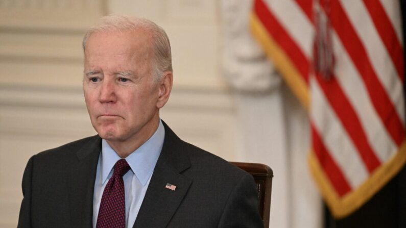 El presidente Joe Biden asiste a la segunda reunión del Grupo de Trabajo sobre el Acceso a la Salud Reproductiva en Washington el 4 de octubre de 2022. (Saul Loeb/AFP vía Getty Images)
