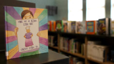 Maestra de California demanda tras ser despedida por no leer libros de temática LGBT a niños pequeños