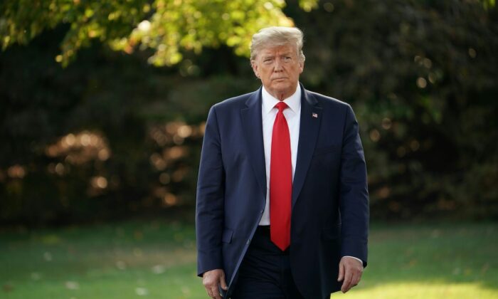 El entonces presidente Donald Trump sale del Despacho Oval de la Casa Blanca en Washington, el 16 de septiembre de 2019. (Mandel Ngan/AFP vía Getty Images)