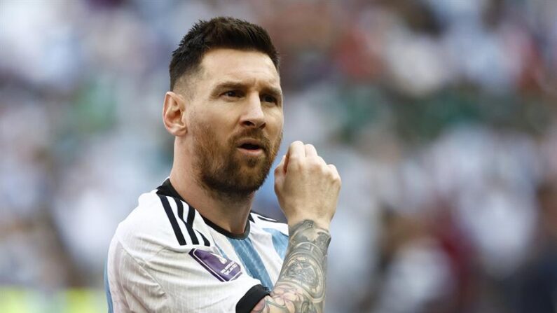 Lionel Messi de Argentina, en un partido de la fase de grupos del Mundial de Fútbol Qatar 2022 entre Argentina y Arabia Saudita en el estadio de Lusail (Catar). EFE/ Rodrigo Jiménez