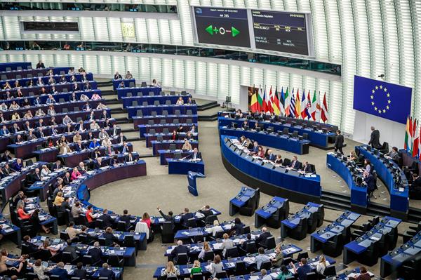 Fotografía de archivo de los eurodiputados durante una votación en el Parlamento Europeo en Estrasburgo, Francia, EFE/EPA/CHRISTOPHE PETIT TESSON
