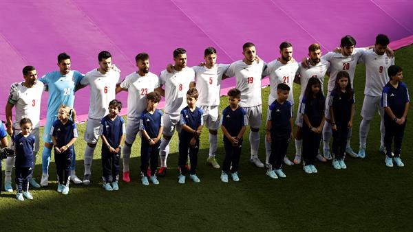 La selección de Irán antes del partido ante Gales en el Mundial de Qatar, el 25 de noviembre de 2022. EFE/EPA/Rungroj Yongrit
