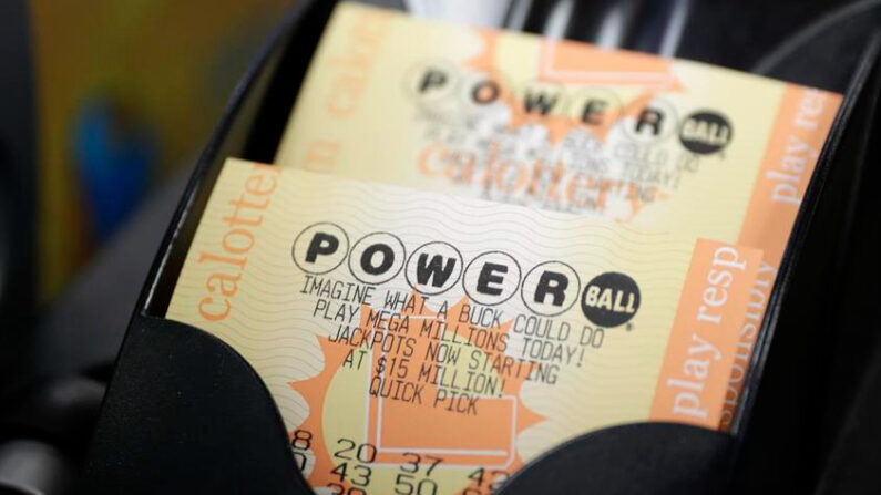 Vista de la impresión de billetes de lotería Powerball, en una fotografía de archivo. EFE/Mike Nelson