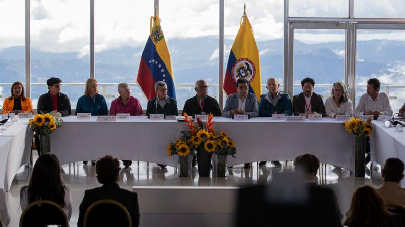 Fotografía del diálogo de Paz entre el Gobierno de Colombia y el ELN el 21 de noviembre de 2022, en el hotel Humboldt ubicado en el parque nacional Waraira Repano (Avila), en Caracas (Venezuela). EFE/ Rayner Peña R