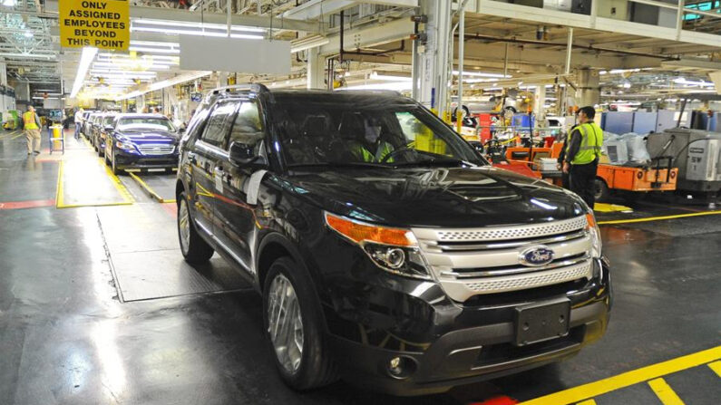 Ford explicó en un comunicado que en los vehículos de los años 2020 a 2023 equipados con motores de 1.5 litros y tres cilindros el inyector de combustible puede tener fisuras. EFE/Tannen Maury/Archivo