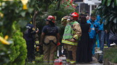 Cae avioneta en barrio residencial de Medellín y deja al menos ocho muertos