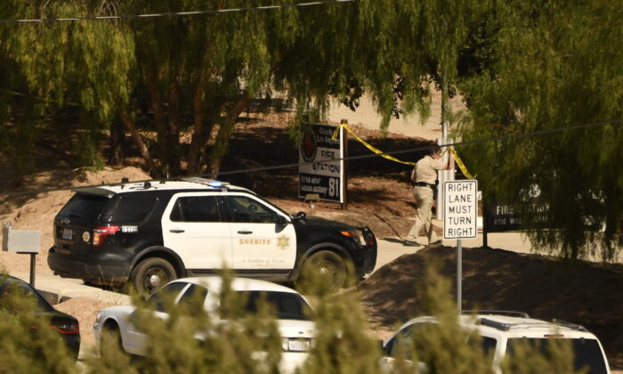 Una foto de archivo de un vehículo del departamento del sheriff del condado en Agua Dulce, California, el 1 de junio de 2021. (Patrick Fallon/AFP vía Getty Images)