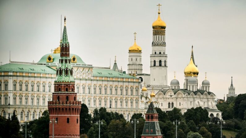 Una vista del Kremlin y del parlamento ruso, en Moscú, Rusia, el 19 de septiembre de 2021. (ALEXANDER NEMENOV/AFP vía Getty Images)
