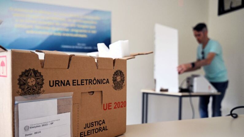 Partido de Bolsonaro presenta informe con presuntas irregularidades en máquinas de votación
