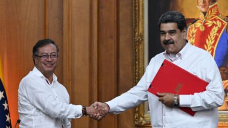 Petro viaja por tercera vez a Caracas para reunirse con Maduro