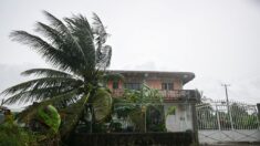 Lisa se degrada a tormenta sobre el sureste de México con fuertes lluvias