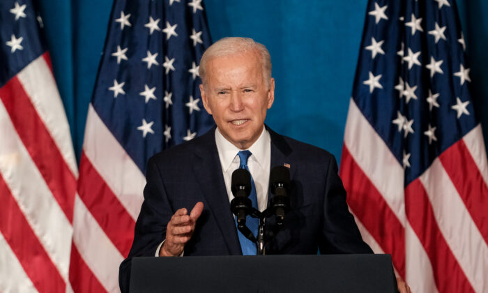 El presidente Joe Biden pronuncia un discurso en Union Station, en Washington, el 2 de noviembre de 2022. (Michael A. McCoy/Getty Images)
