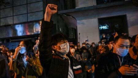 «¡Abajo el PCCh! ¡Abajo Xi Jinping»:  Estallan protestas en toda China por restricciones por COVID