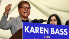 Representante Karen Bass es elegida alcaldesa de Los Ángeles
