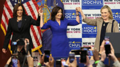 Gobernadora de Nueva York, Hochul, promueve el «derecho al aborto» en mitin días antes de elecciones