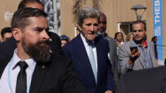 Kerry y Maduro protagonizan un «imprevisto» estrechón de manos en la COP27