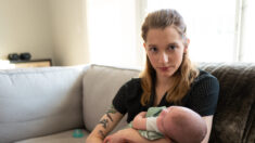 Madre de un recién nacido se arrepiente de transición de género en su juventud