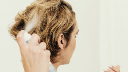 Dos productos para el cabello de uso común relacionados con el cáncer