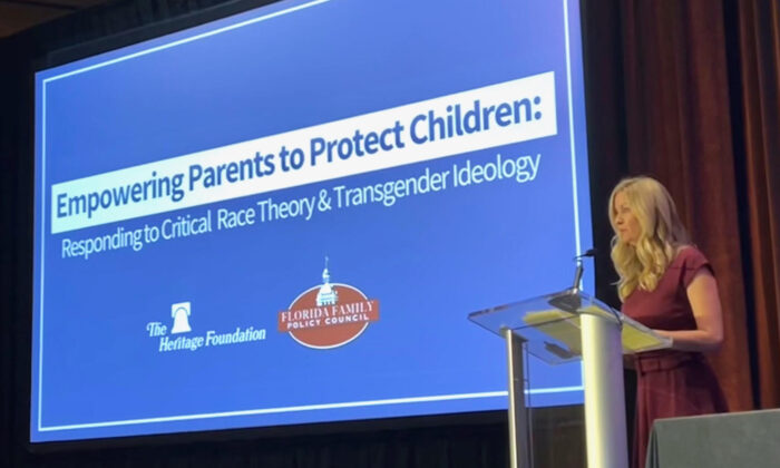 January Littlejohn habla en el evento del Consejo de Política Familiar de Florida, en Orlando, el 11 de noviembre de 2021. (Cortesía de Patti Sullivan)