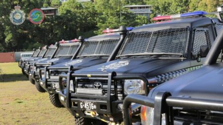 “Peligroso”: Experta condena entrega de armas y vehículos blindados a líder pro-Beijing de Islas Salomon