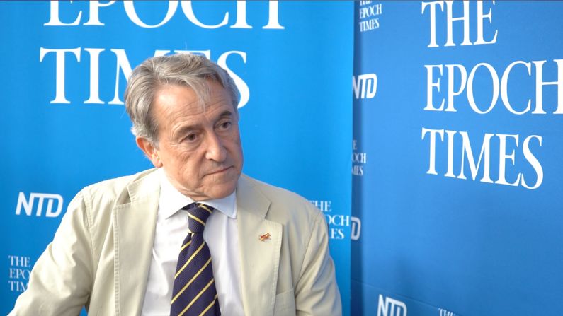 El eurodiputado español Hermann Tertsch durante una entrevista con The Epoch Times, en la primera edición de la Conferencia Política de Acción Conservadora (CPAC) en México, el 18 de noviembre de 2022, Ciudad de México. (Captura de pantalla/The Epoch Times)