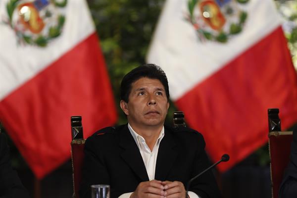Presidente de Perú afrontará pedido de destitución el 7 de diciembre