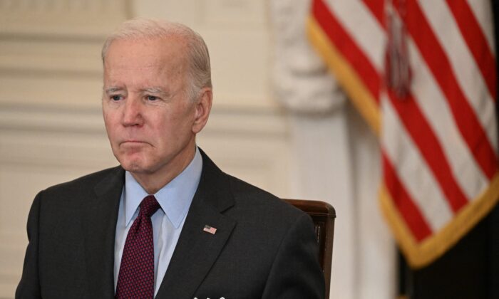 El presidente de EE. UU., Joe Biden, asiste a la segunda reunión del Grupo de Trabajo sobre el Acceso a la Salud Reproductiva en Washington el 4 de octubre de 2022. (Saul Loeb/AFP vía Getty Images)