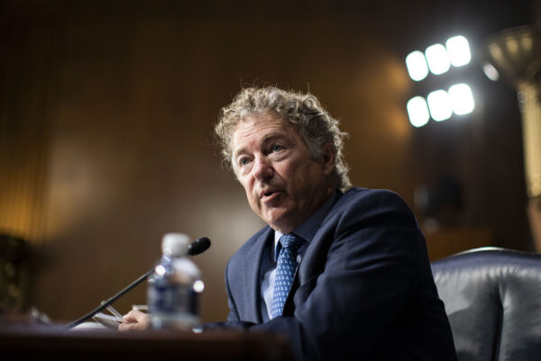 El senador Rand Paul (R-Ky.) habla durante una audiencia en Washington, el 26 de abril de 2022. (Al Drago-Pool/Getty Images)
