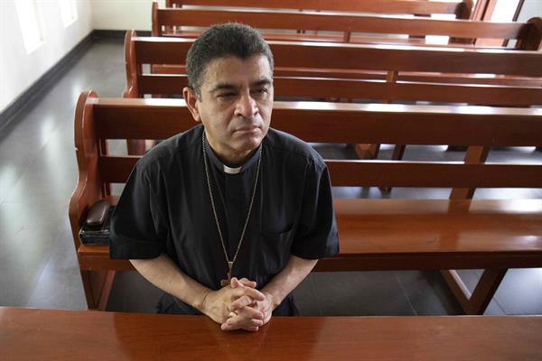 Régimen de Nicaragua divulga fotos y video del obispo Rolando Álvarez en prisión