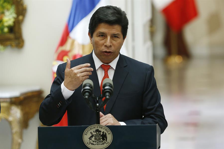 Castillo afirma que leyó «un documento sin consecuencias» y no dio golpe de Estado en Perú