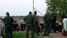 Juez del sur de Texas pide a Biden retrasar derogación del Título 42 y lo invita a visitar la frontera