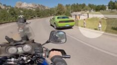 Motociclistas ven a 2 niños perdidos en la carretera y los ayudan a reunirse con sus padres