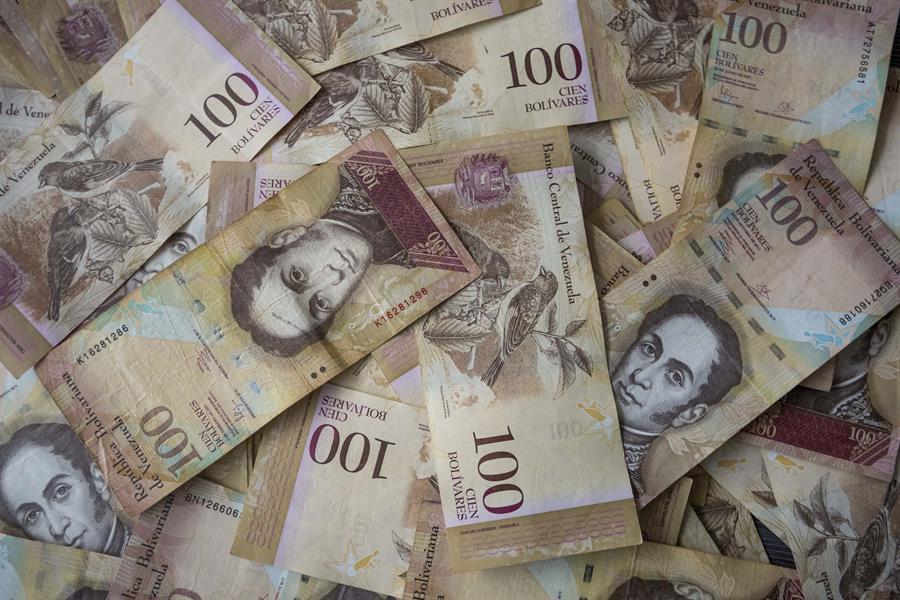 Hallan en Ecuador billetes venezolanos en un sitio donde elaborarían billetes falsos