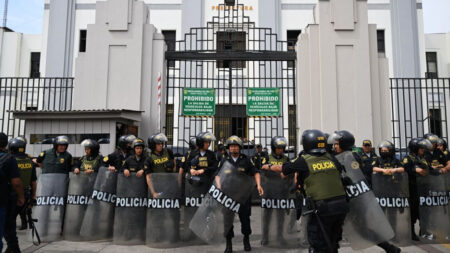Policía detiene a Pedro Castillo tras ser destituido por el Congreso