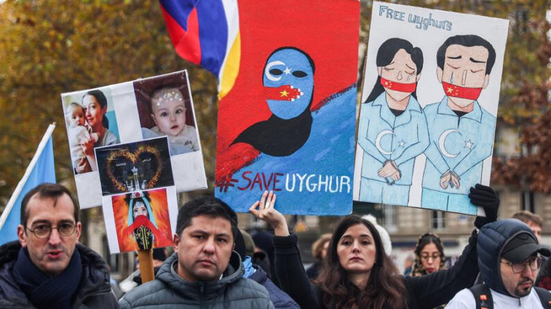 Manifestantes protestan en París (Francia) por la represión de la comunidad uigur y de otras minorías en China. EFE/EPA/Mohammed Badra