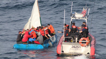 Una quincena de balseros cubanos llega a los Cayos de Florida