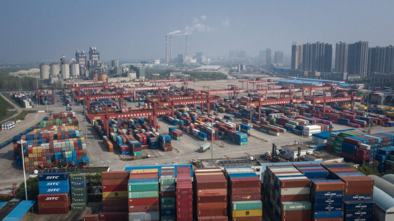 Vista con dron del puerto de Yangluo el 12 de abril de 2020 en Wuhan, provincia china de Hubei. (Getty Images)