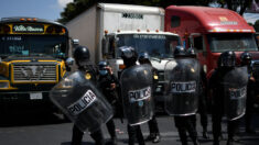 Enfrentamiento entre policías y comunitarios deja 15 heridos en Guatemala