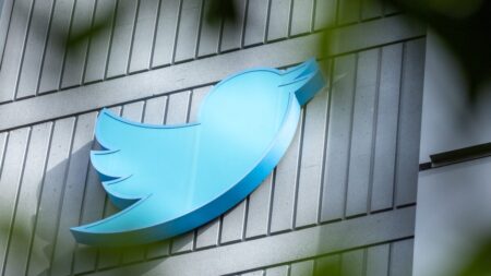 Archivos de Twitter revelan cómo la compañía permitió que agencias de inteligencia la influenciaran