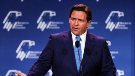 Gobernador de Florida, Ron DeSantis, asume el mando de su segundo mandato