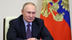 Putin firma ley que prohíbe la propaganda sobre LGBTQ, pedofilia y reasignación de género