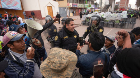 Renuncian dos ministros peruanos por «desproporcionada» respuesta a protestas