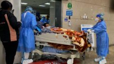 Se desbordan los servicios médicos y funerarios de China tras el aumento de casos de COVID