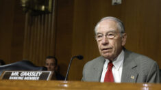 DHS ocultó detalles críticos sobre actividades «antidesinformación», dicen senadores Grassley y Hawley