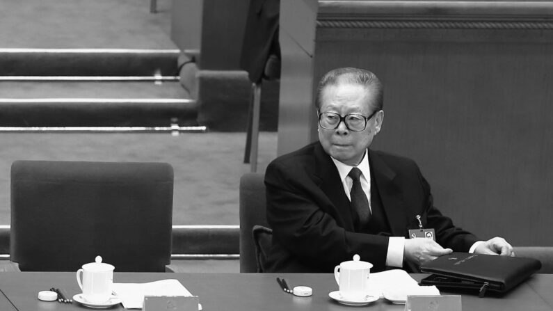 El exlíder chino Jiang Zemin asiste al 18º Congreso del Partido Comunista en Beijing el 14 de noviembre de 2012. (Lintao Zhang/Getty Images)
