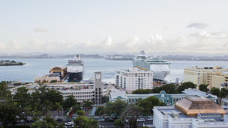 Cruceros atracan en el Viejo San Juan, centro del turismo puertorriqueño, el 12 de noviembre de 2013 en San Juan, Puerto Rico. (Christopher Gregory/Getty Images)