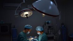Matar por dinero: Presos de conciencia son la fuente de enorme industria china de trasplantes de órganos