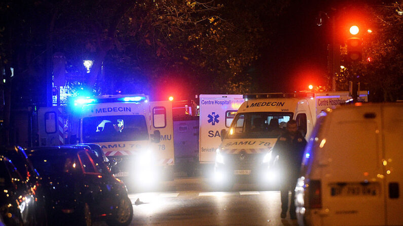 En una fotografía de archivo, se ven ambulancias el 13 de noviembre de 2015 en París, Francia. (Antoine Antoniol/Getty Images)