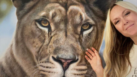 Artista pinta enormes leones y tigres con detalles exquisitamente finos